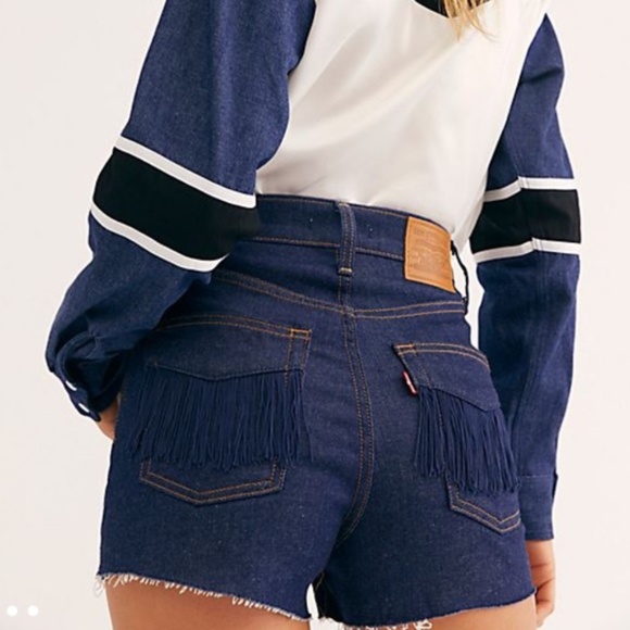 Levi's Pants - NWT Levi's Ribcage Fringe Raw Hem Jean Shorts (32)